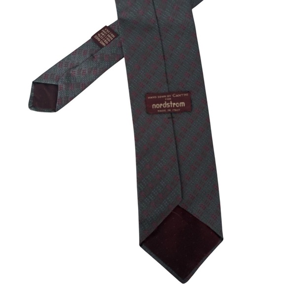 Nordstrom, Hand Sewn, 100% Silk Vintage Tie. Made in Italy. - Picture 3 of 6